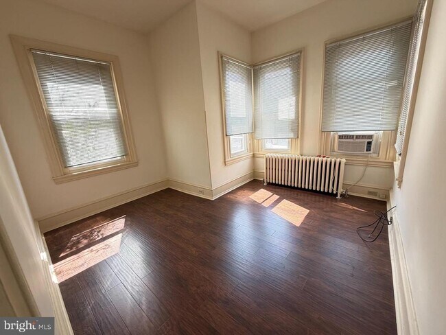 Photo - 2441 Brown St