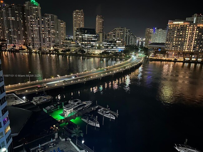 Photo - 905 Brickell Bay Dr