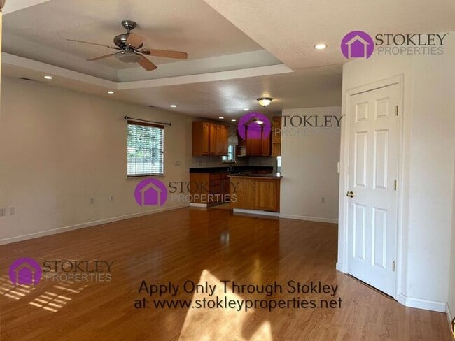 Photo - 2981 Pacific St