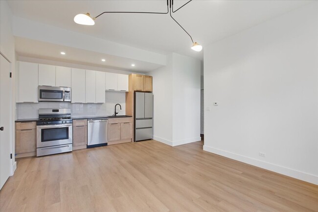 Photo - 3211 W Le Moyne St Unit CH1