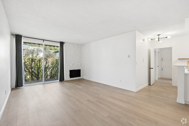 2 habitaciones, 2 baños - 1000 pies cuadrados - Sala de estar - 10844 Rose Ave