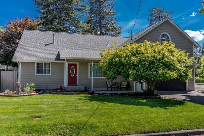 Photo - Wonderful home on large corner fenced lot in desired mid-town with views!