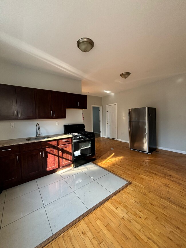 294 14th Ave 3D - 292 14th Ave Apartments Unit 3D
