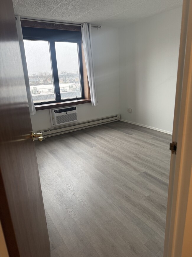 Building Photo - 9074 Terrace Dr Unit 4E