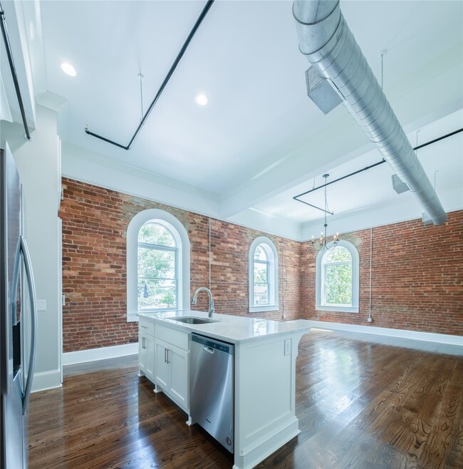 Photo - 201-201 W Jefferson St Unit 201