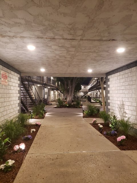 Photo - 4660 Kester Ave Unidad 130