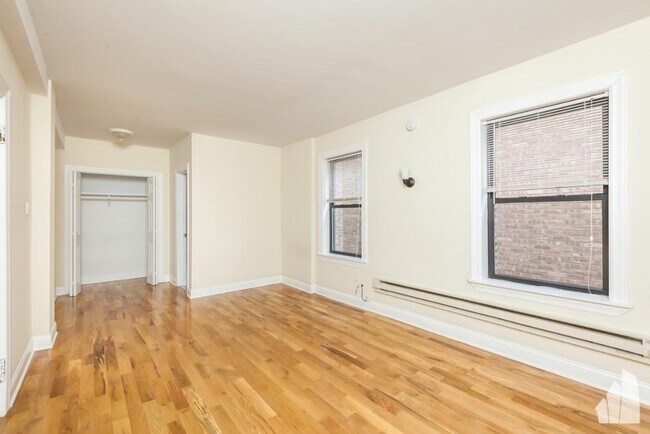 Photo - bedroom in Chicago IL 60610 Unit 607