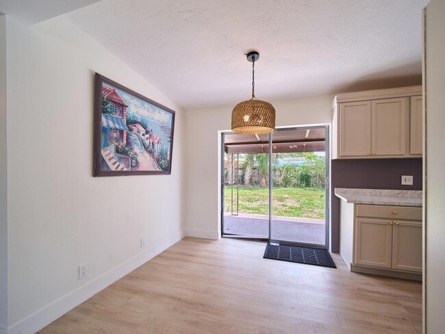 Photo - 3686 Gull Rd