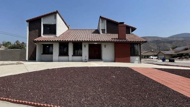 Custom Built 5 Bedroom 3 Bathroom Home in ... - Custom Built 5 Bedroom 3 Bathroom Home in ...