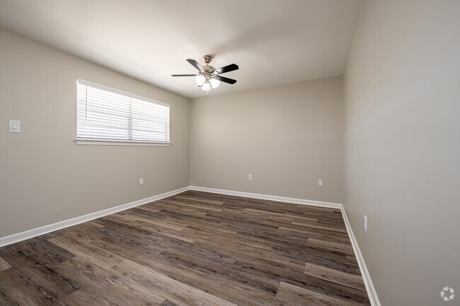 3BR, 2BA - 980SF - Living Room