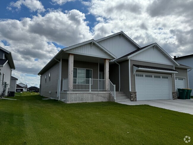 Building Photo - 4-bedroom, 3-bathroom West Fargo Single-Fa... Rental