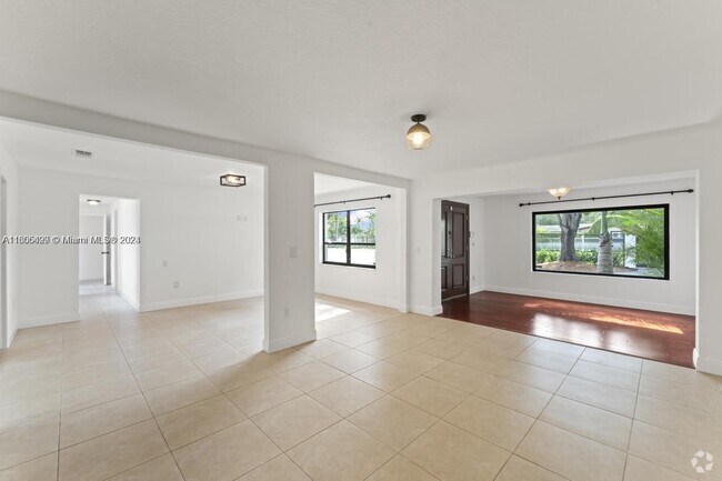 Building Photo - 10670 SW 87th Ave Rental