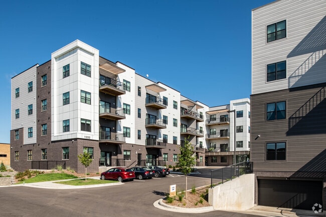 Context - Sister Buildings - The Oscar Senior Apartments