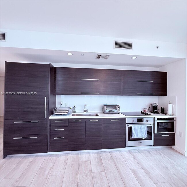 Photo - 55 SW 9th St Unidad 4003