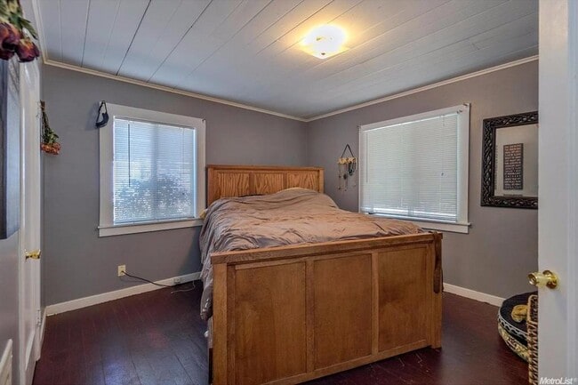 Photo - 636 Myrtle Ave