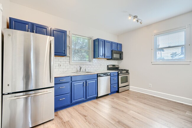 Building Photo - 3519 Coolidge Ave Unit 1