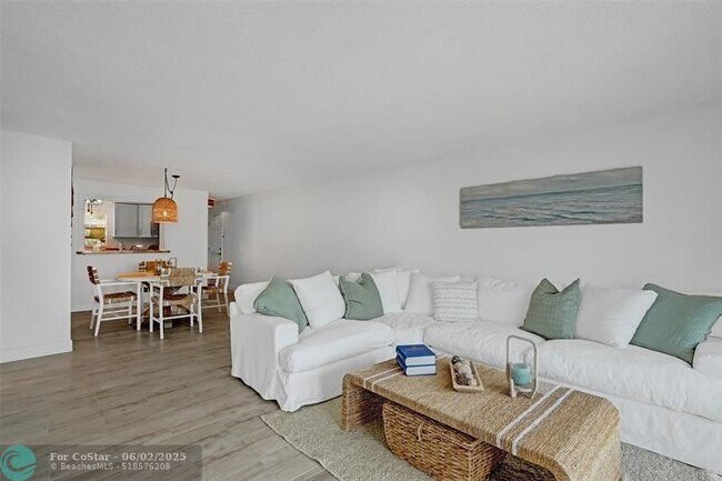 Photo - 1050 Hillsboro Mile Unit 305W