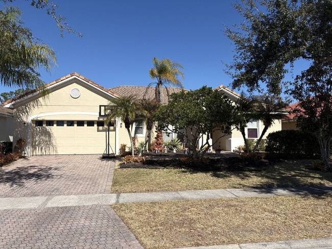 Building Photo - Florida Living Starts Here — Gated, Single-Story, Move-In Ready May 1!