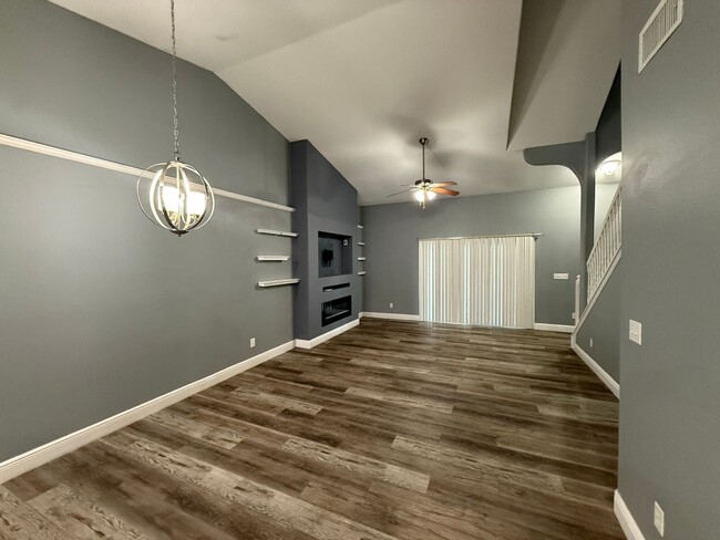 8927 Courtyard Ln