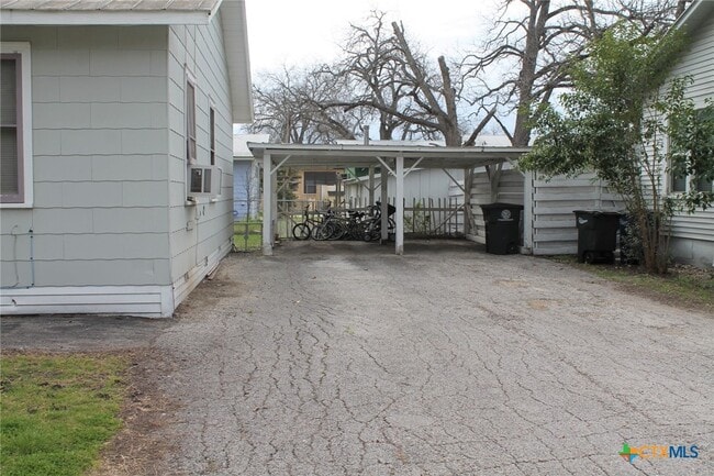 Photo - 671 Roosevelt St