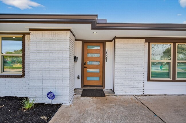 Photo - 6621 Jason St