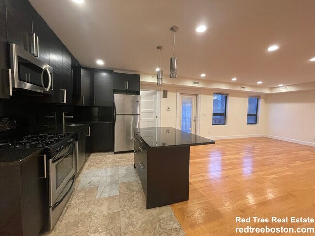 1616 Beacon St Unit 3