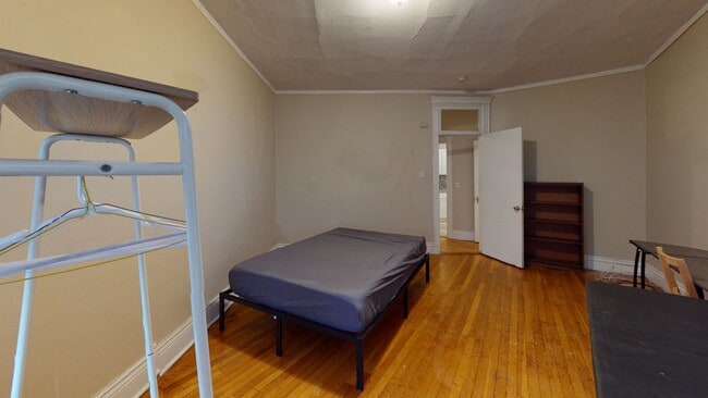 Photo - OWNER PAYS BROKER FEE!!!   FENWAY 1 BED SPLIT WITH UPDATED KITCHEN, HT HW INCLUDED