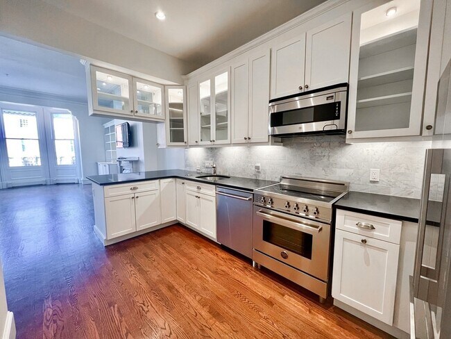 Building Photo - 177 Beacon St Unit 3
