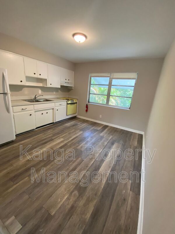 Photo - 612 Prosperity Farms Rd Unit 2