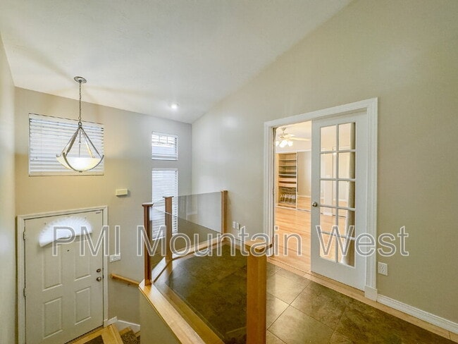 Photo - 208 Lyman Ln