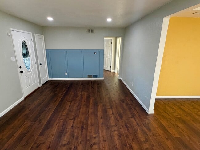 1304 Louis Dr