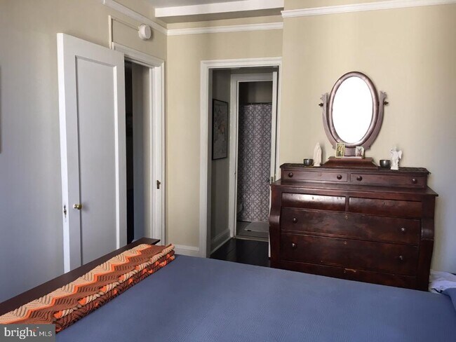 Photo - 2031 Locust St Unidad 1205