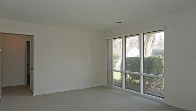 Photo - 2364 Pinecrest Ave