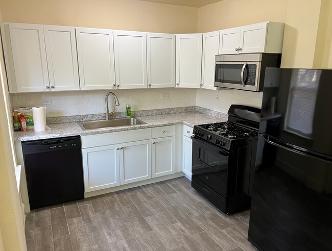 Building Photo - One Bedroom / May 1, 2026 / Pets Welcome Unit 5005 #1