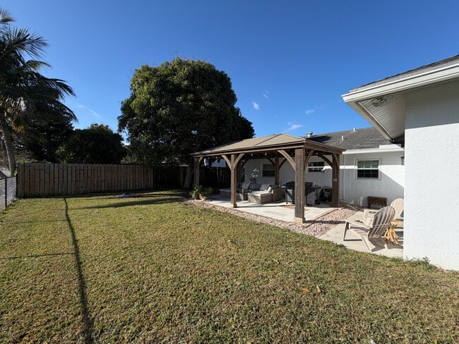 Photo - 8110 Rose Marie Ave E