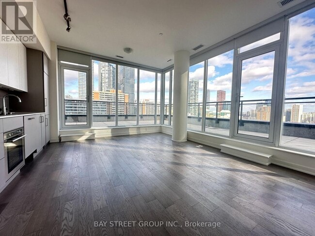 Photo - 17 Dundonald St Unité 1703