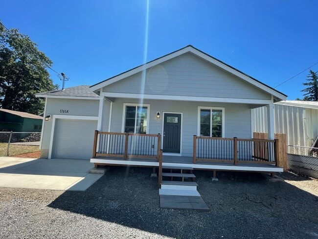 Photo - 1765 Waller St SE