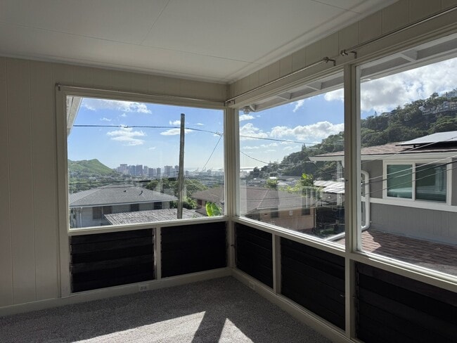 Photo - 3br - 3 Bed/2 Bath House with Family Room - Convenient Honolulu Location