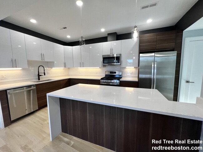 Building Photo - 9 University Rd Unit B Rental