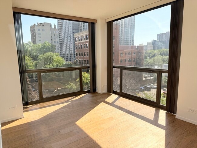 Photo - 4343 N Clarendon Ave Unit 602