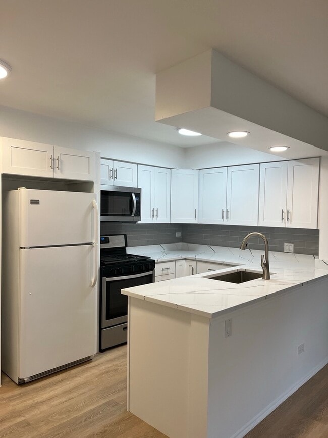 Photo - 408 W Inverrary Ln