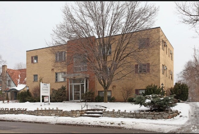 Photo - Glen Oaks Apartments