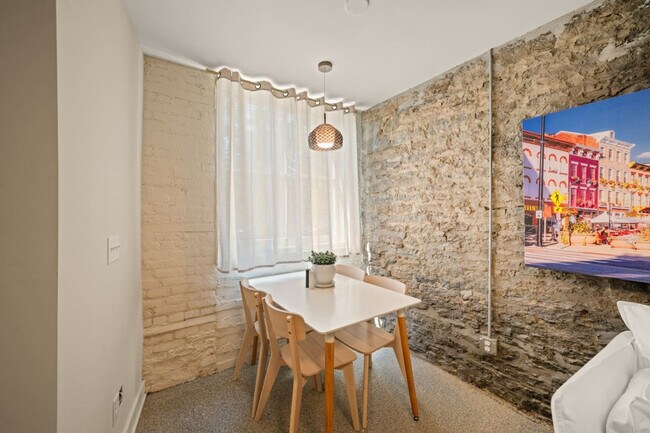 Photo - 1918 Vine St Unit ID1315618P