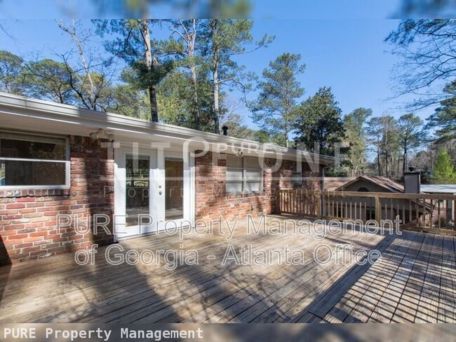 Building Photo - 2435 Woodacres Rd NE Rental