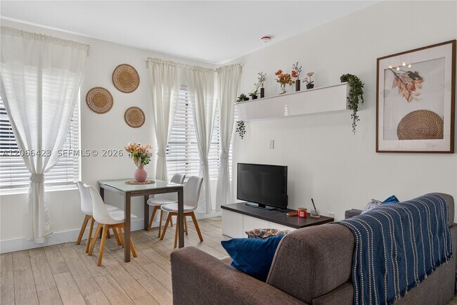 Photo - 811 Jefferson Ave Unit 204