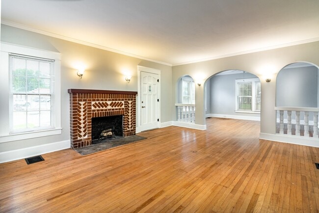 Photo - 704 N Military Ave