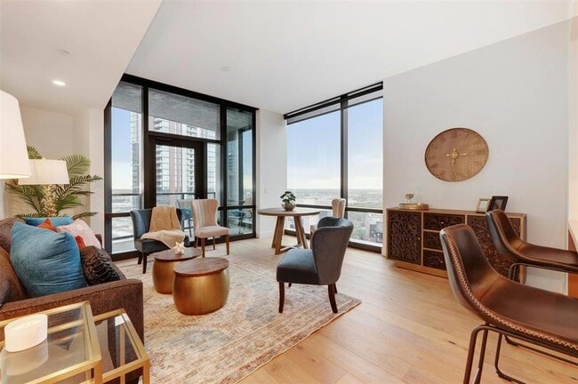 Building Photo - 70 Rainey St Unit 1807