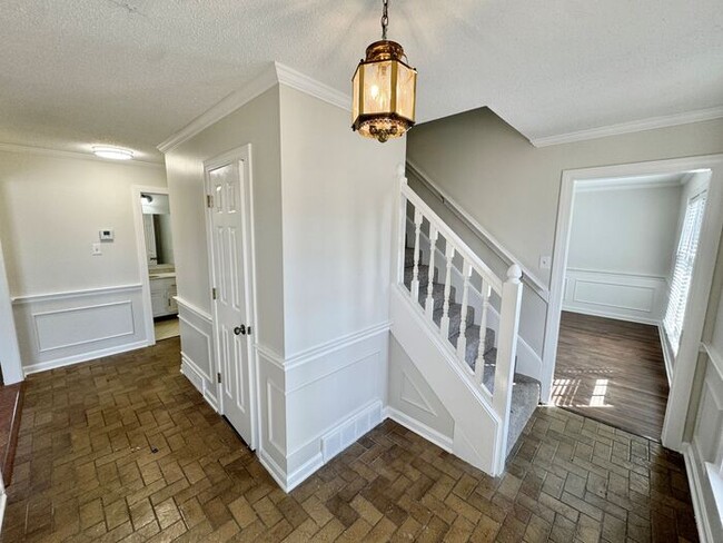 Photo - 7888 Farindon Dr House