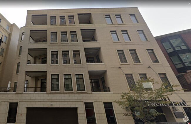 Building Photo - 2050 N Clark St Rental
