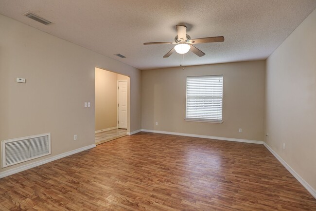 Photo - 2bd/2ba Duplex available now House